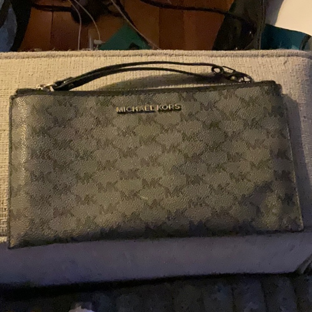 Michael Kors Elegant Gray Wristlet